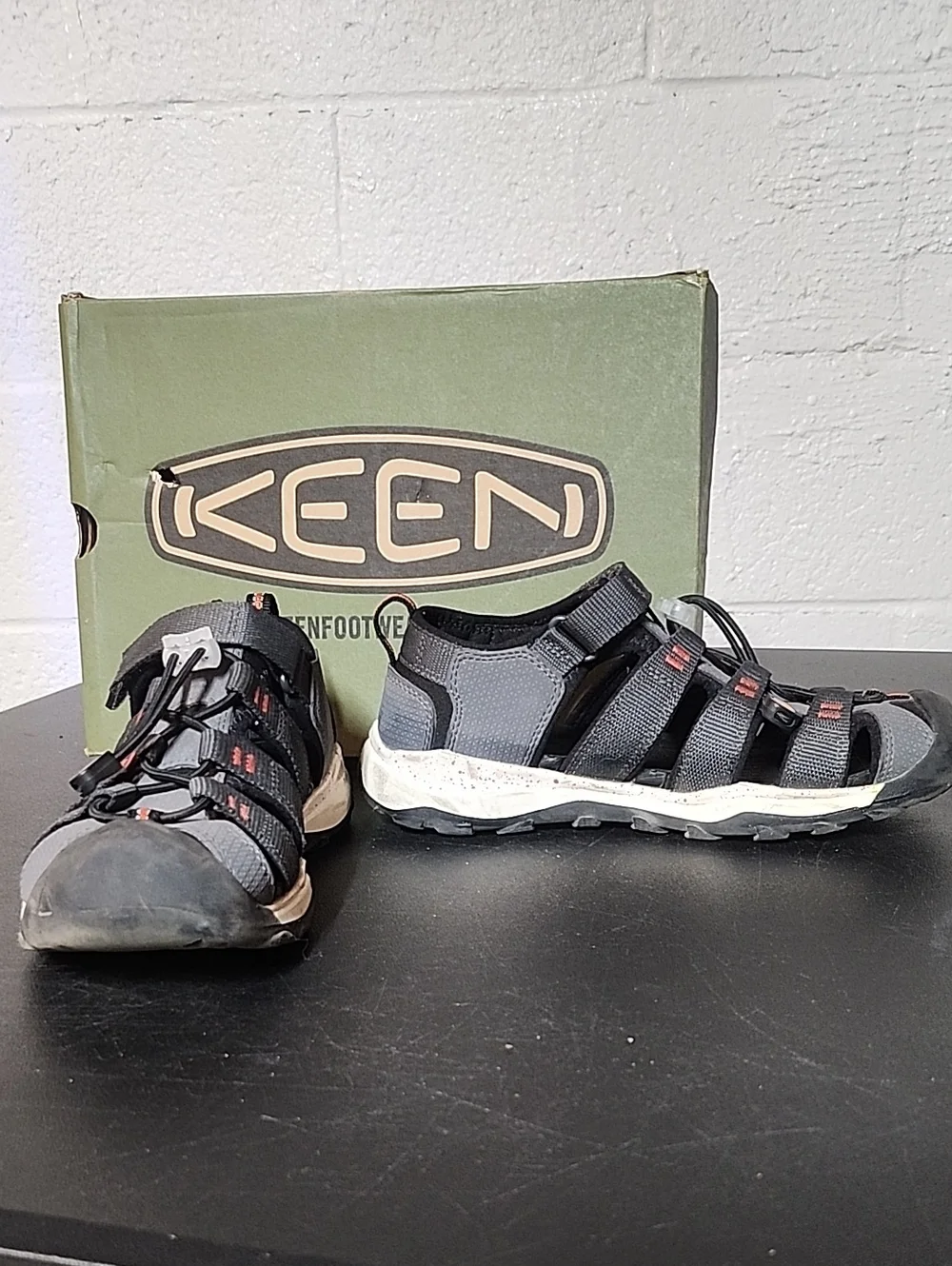 Keen Men’s Gray and Black Strappy Closed-Toe Hiking Sandals